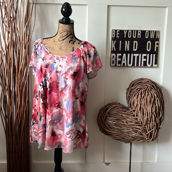 Tamara H Short Sleeve Floral Layered Scoop Neck Top - Picture 1 of 8